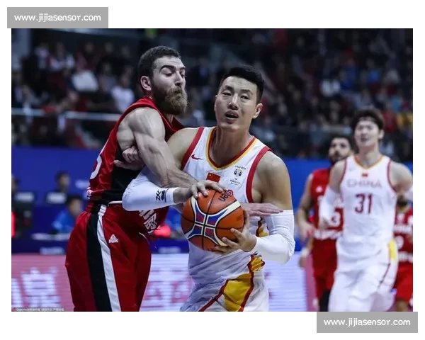 中国男篮首战险胜暴露防守隐患 小组赛必须全胜方能突围 中国男篮首战险胜暴露防守隐患 小组赛必须全胜方能突围